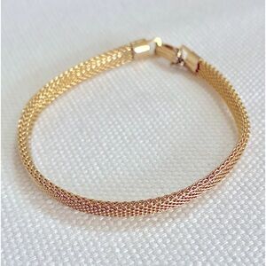 Vintage Sarah Coventry Gold Tone Mesh Band Bracelet